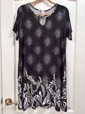 Black & White Patterned Keyhole Neck Dress Size 1X